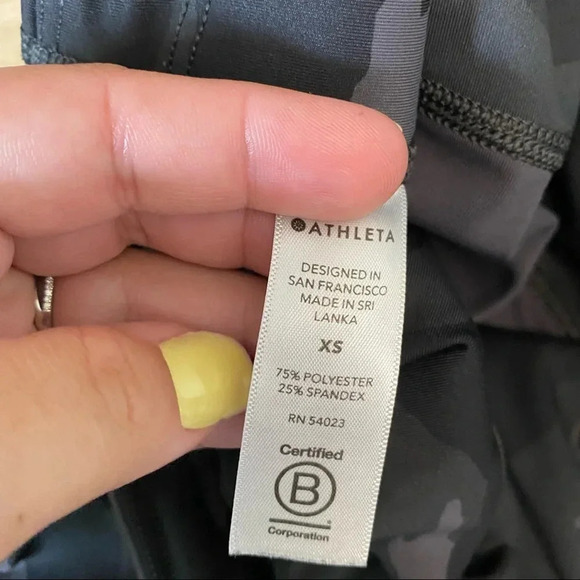 Athleta Black Camo High Rise Ultimate Stash Pocket 7/8 Tight Legging Size XS - Picture 11 of 12